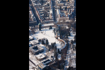 Vue aérienne de Jardin botanique du château à le quartier Innenstadt-West in Karlsruhe dans le département Bade-Wurtemberg, Allemagne