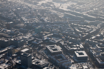 Vue aérienne de Rue Fritz-Erler à le quartier Innenstadt-Ost in Karlsruhe dans le département Bade-Wurtemberg, Allemagne