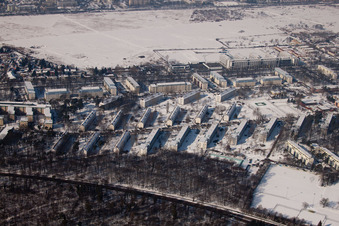 Tennesseeallee en hiver avec de la neige à le quartier Nordstadt in Karlsruhe dans le département Bade-Wurtemberg, Allemagne d'en haut
