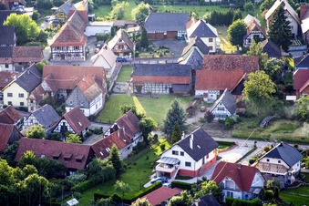 Vue aérienne de Vue sur le village à Forstfeld dans le département Bas Rhin, France