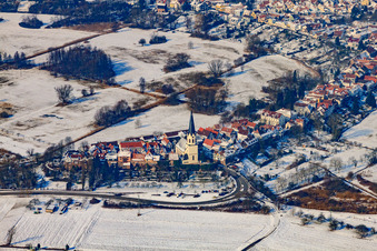 Vue aérienne de Hinterstädel en hiver avec de la neige à Jockgrim dans le département Rhénanie-Palatinat, Allemagne