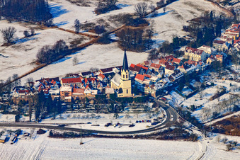 Vue aérienne de Hinterstädel en hiver avec de la neige à Jockgrim dans le département Rhénanie-Palatinat, Allemagne