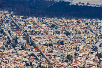Vue aérienne de Maximilanstraße en hiver avec de la neige à Jockgrim dans le département Rhénanie-Palatinat, Allemagne