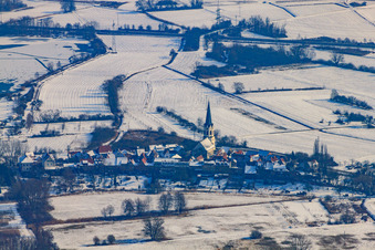 Vue aérienne de Hinterstädel vu de l'ouest en hiver avec de la neige à Jockgrim dans le département Rhénanie-Palatinat, Allemagne