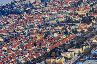 Vue aérienne de Schuberstraße en hiver avec de la neige à Kandel dans le département Rhénanie-Palatinat, Allemagne