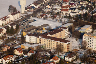 Vue aérienne de L'hôpital Asklepios en hiver avec de la neige à Kandel dans le département Rhénanie-Palatinat, Allemagne