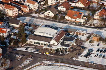 Vue aérienne de Concessionnaire VW Kunisch sur la rue Steinweiler à le quartier Minderslachen in Kandel dans le département Rhénanie-Palatinat, Allemagne
