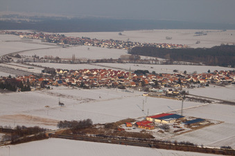 Vue aérienne de Du nord-ouest à Erlenbach bei Kandel dans le département Rhénanie-Palatinat, Allemagne