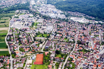 Photographie aérienne de Vue des rues et des maisons dans les quartiers résidentiels à Birkenfeld dans le département Bade-Wurtemberg, Allemagne