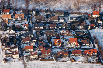 En hiver à le quartier Klingen in Heuchelheim-Klingen dans le département Rhénanie-Palatinat, Allemagne d'en haut