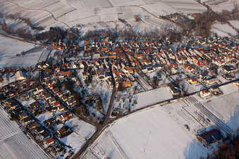 Photographie aérienne de En hiver à le quartier Heuchelheim in Heuchelheim-Klingen dans le département Rhénanie-Palatinat, Allemagne