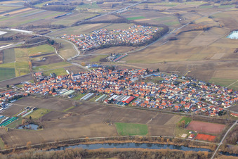 Vue aérienne de Vue de la ville depuis le sud-est à Neupotz dans le département Rhénanie-Palatinat, Allemagne