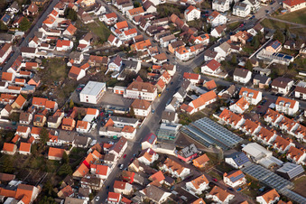 Vue aérienne de École de musique gratuite Musicus Linkenheim-Hochstetten, serres de la pépinière Klaus Maier et marché de produits frais Maier à le quartier Linkenheim in Linkenheim-Hochstetten dans le département Bade-Wurtemberg, Allemagne