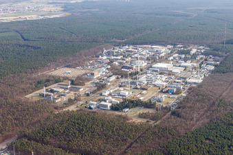 Campus universitaire KIT - Campus Nord (ancien Centre de recherche nucléaire de Karlsruhe) à le quartier Leopoldshafen in Eggenstein-Leopoldshafen dans le département Bade-Wurtemberg, Allemagne depuis l'avion
