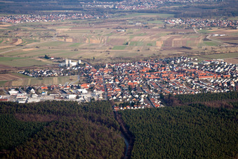 Vue aérienne de Vue des rues et des maisons dans les quartiers résidentiels à le quartier Friedrichstal in Stutensee dans le département Bade-Wurtemberg, Allemagne