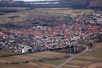 Vue aérienne de Sud à le quartier Graben in Graben-Neudorf dans le département Bade-Wurtemberg, Allemagne