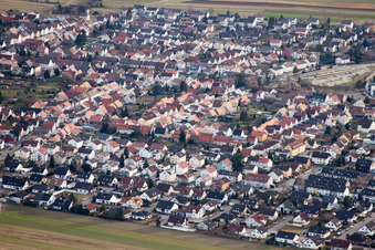 Vue aérienne de Du sud-est à le quartier Spöck in Stutensee dans le département Bade-Wurtemberg, Allemagne