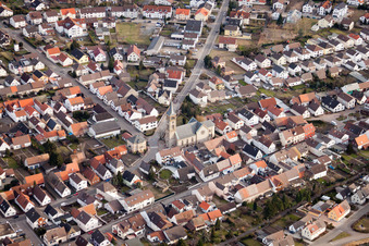 Vue aérienne de Saint-Jacques à le quartier Neuthard in Karlsdorf-Neuthard dans le département Bade-Wurtemberg, Allemagne