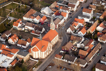 Vue aérienne de Saint-Jacques à le quartier Karlsdorf in Karlsdorf-Neuthard dans le département Bade-Wurtemberg, Allemagne