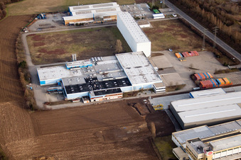 Vue aérienne de Zone industrielle sur l'autoroute à Bruchsal dans le département Bade-Wurtemberg, Allemagne