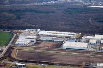 Vue aérienne de Zone industrielle Ouest II, DHL à Bruchsal dans le département Bade-Wurtemberg, Allemagne