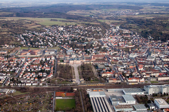 Vue aérienne de Parc du château du château Bruchsal à Bruchsal dans le département Bade-Wurtemberg, Allemagne