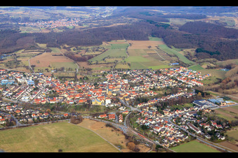 Vue aérienne de De l'ouest à le quartier Ubstadt in Ubstadt-Weiher dans le département Bade-Wurtemberg, Allemagne