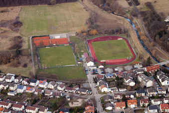 Vue aérienne de FV Viktoria eV à le quartier Ubstadt in Ubstadt-Weiher dans le département Bade-Wurtemberg, Allemagne