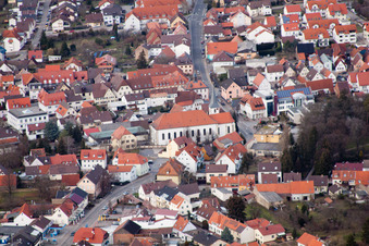 Vue aérienne de Saint-Guy à le quartier Bad Langenbrücken in Bad Schönborn dans le département Bade-Wurtemberg, Allemagne