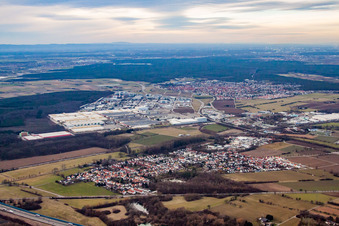 Vue aérienne de Du sud-est à le quartier Frauenweiler in Wiesloch dans le département Bade-Wurtemberg, Allemagne