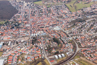 Vue aérienne de Vue des rues et des maisons dans les quartiers résidentiels à Wiesloch dans le département Bade-Wurtemberg, Allemagne