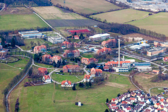 Vue aérienne de Terrain de la clinique du Centre psychiatrique de Bade-du-Nord à le quartier Altwiesloch in Wiesloch dans le département Bade-Wurtemberg, Allemagne