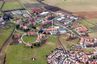 Vue oblique de Terrain de la clinique du Centre psychiatrique de Bade-du-Nord à le quartier Altwiesloch in Wiesloch dans le département Bade-Wurtemberg, Allemagne