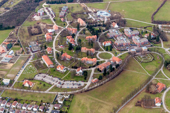 Terrain de la clinique du Centre psychiatrique de Bade-du-Nord à le quartier Altwiesloch in Wiesloch dans le département Bade-Wurtemberg, Allemagne d'en haut