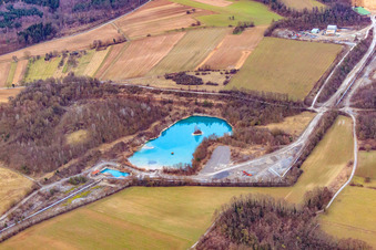 Vue aérienne de Carrière de Nussloch avec eau bleue à Nußloch dans le département Bade-Wurtemberg, Allemagne