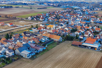 Vue aérienne de Vue du village depuis le sud-est à le quartier Mörlheim in Landau in der Pfalz dans le département Rhénanie-Palatinat, Allemagne
