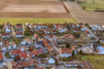 Vue aérienne de Hofgasse x Mörlheimer Hauptstr à le quartier Mörlheim in Landau in der Pfalz dans le département Rhénanie-Palatinat, Allemagne