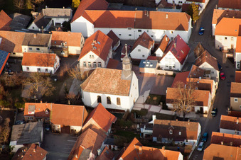 Vue aérienne de Église protestante et jardin d'enfants 2 à le quartier Dammheim in Landau in der Pfalz dans le département Rhénanie-Palatinat, Allemagne