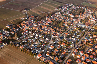 Vue aérienne de Mörlheimer Straße à Bornheim dans le département Rhénanie-Palatinat, Allemagne