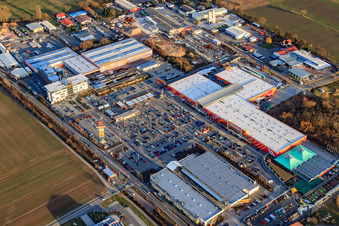 Vue aérienne de Magasin de bricolage Hornbach dans la zone industrielle de BORNHEIM à Bornheim dans le département Rhénanie-Palatinat, Allemagne
