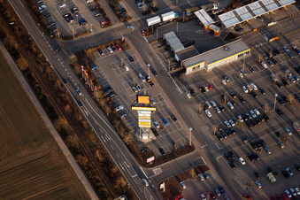 Vue aérienne de Parking de Hornbach à Bornheim dans le département Rhénanie-Palatinat, Allemagne