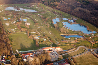 Vue aérienne de Club de golf Landgut Dreihof à le quartier Dreihof in Essingen dans le département Rhénanie-Palatinat, Allemagne
