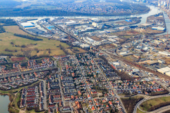 Vue aérienne de Rheinauhafen vu de l'est à le quartier Rheinau in Mannheim dans le département Bade-Wurtemberg, Allemagne