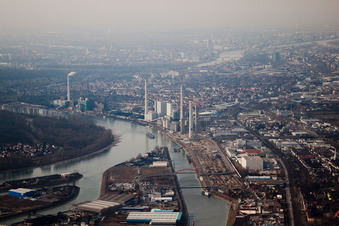 Vue oblique de Port du Rhin à le quartier Rheinau in Mannheim dans le département Bade-Wurtemberg, Allemagne