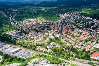 Vue aérienne de Du sud à le quartier Brötzingen in Pforzheim dans le département Bade-Wurtemberg, Allemagne