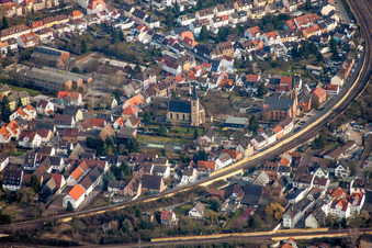 Vue aérienne de Bâtiment de l'église à le quartier Friedrichsfeld in Mannheim dans le département Bade-Wurtemberg, Allemagne