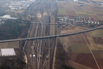 Vue aérienne de Gare de marchandises à le quartier Hochstätt in Mannheim dans le département Bade-Wurtemberg, Allemagne