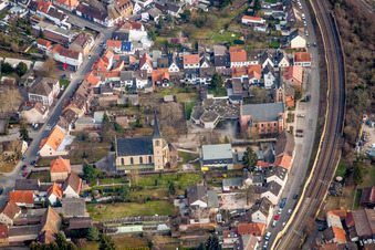 Vue aérienne de Bâtiment de l'église à le quartier Friedrichsfeld in Mannheim dans le département Bade-Wurtemberg, Allemagne