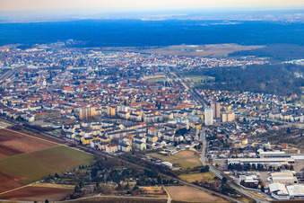 Vue aérienne de Ville du Nord à Schwetzingen dans le département Bade-Wurtemberg, Allemagne