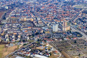 Vue aérienne de Au nord du cimetière à Schwetzingen dans le département Bade-Wurtemberg, Allemagne